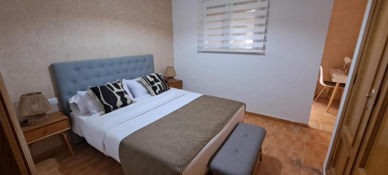 Edificio Amarillo En El Barrio Lejlighed Alicante Eksteriør billede
