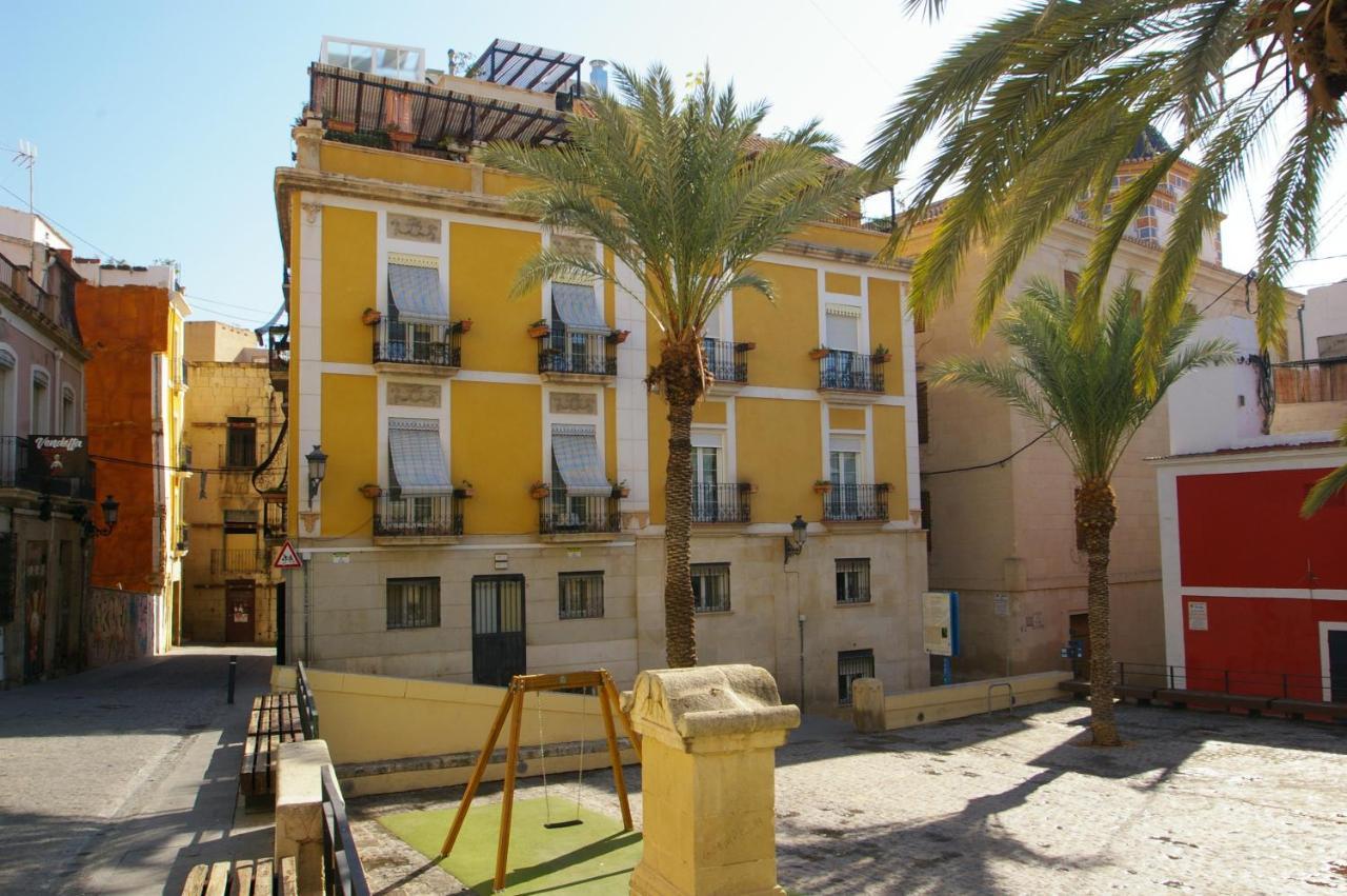 Edificio Amarillo En El Barrio Lejlighed Alicante Eksteriør billede