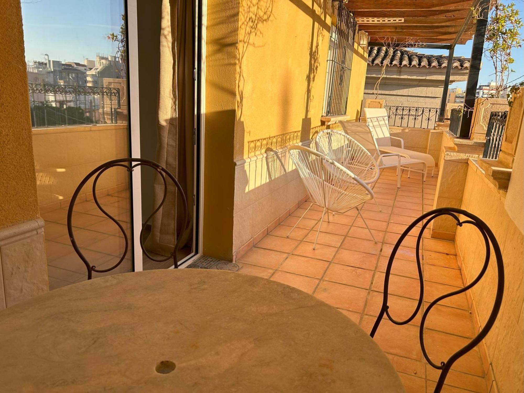 Edificio Amarillo En El Barrio Lejlighed Alicante Eksteriør billede