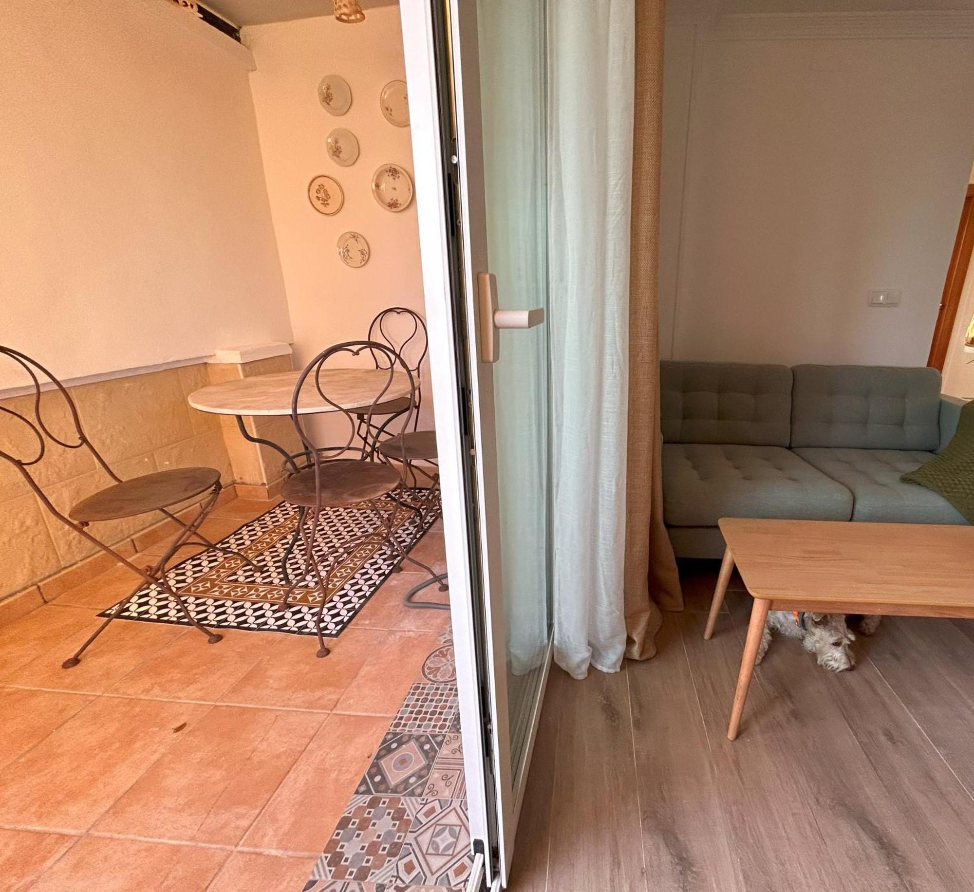 Edificio Amarillo En El Barrio Lejlighed Alicante Eksteriør billede