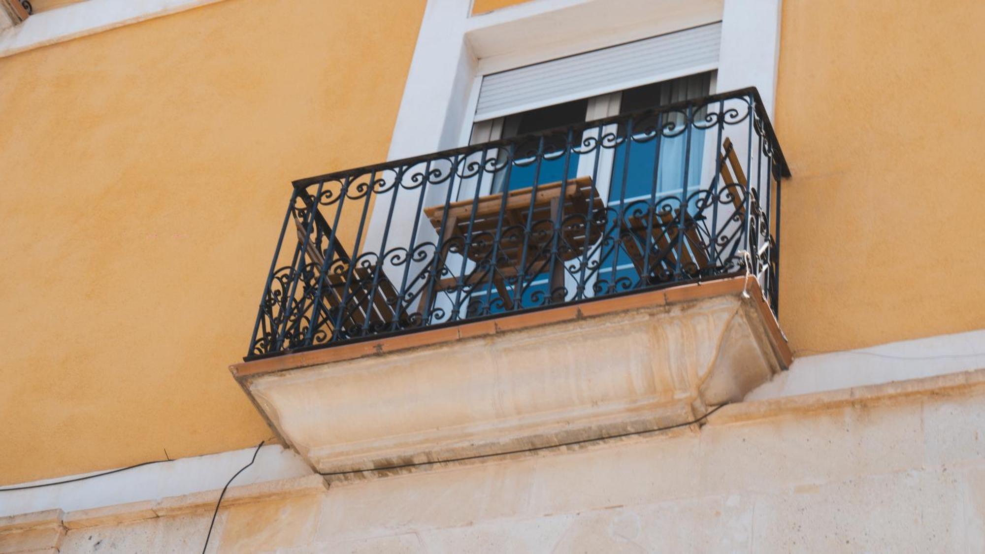 Edificio Amarillo En El Barrio Lejlighed Alicante Eksteriør billede