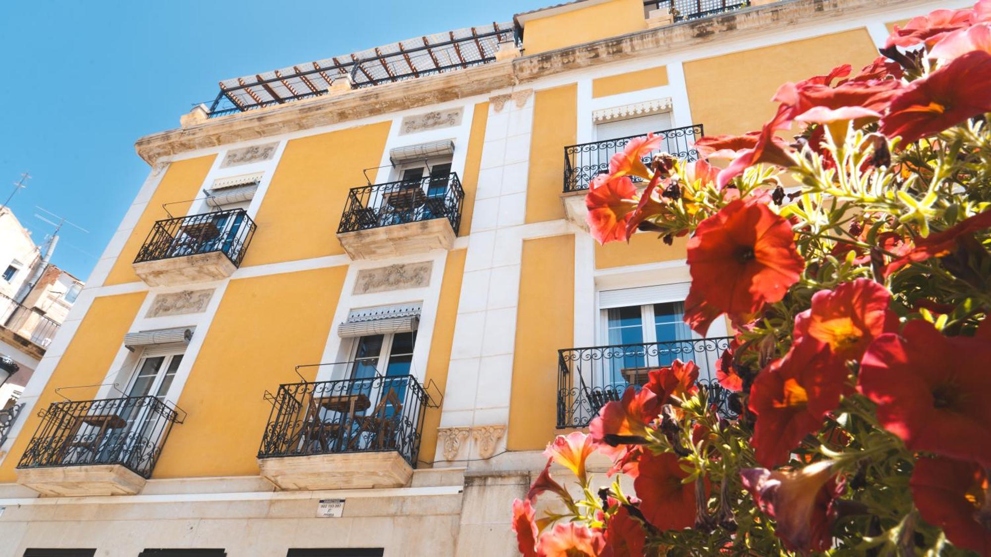 Edificio Amarillo En El Barrio Lejlighed Alicante Eksteriør billede